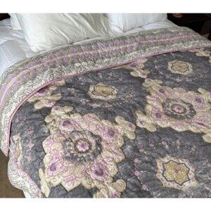 Pottery Barn Bohemian Wonder Quilt – Twin Size